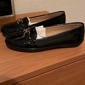 Ferragamo moccasins size 7 black( new)